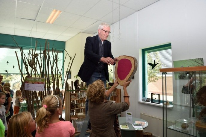 wethouder goldhoorn voltooit herinrichting nme-centrum de w... - 0297-online.nl