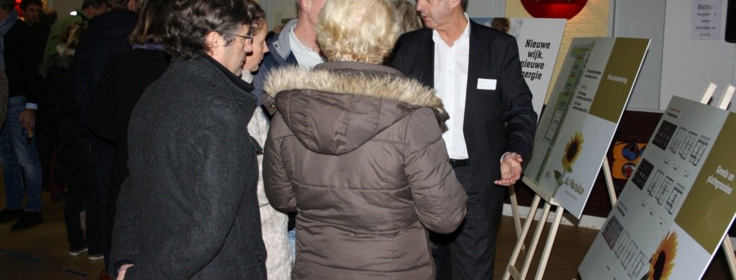 Uitleg over woningen tijdens goed bezochte informatieavond de Maricken.(Foto: gemeente)