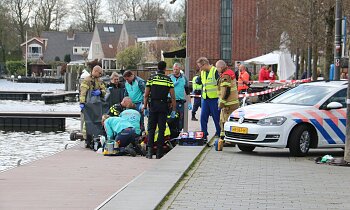 Verdachte onwel na korte achtervolging en sprong in De Amstel Uithoorn